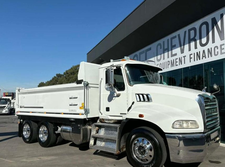 2016 Mack Granite with new YLZ Hardox body